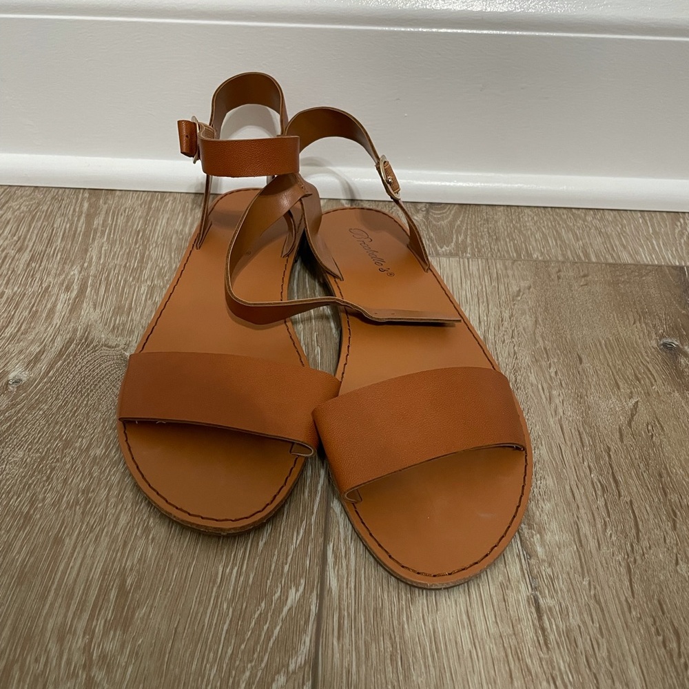 Quipid tan sandals